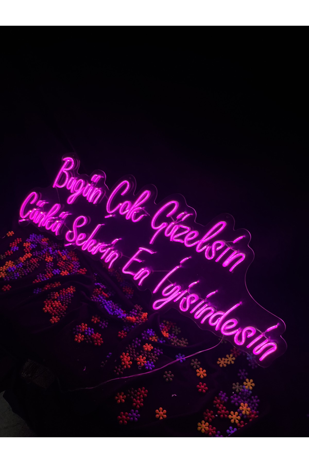 Bugün Çok Güzelsin Çünkü - Salon Dekoratif Duvar Aydınlatması Neon Led Yazı Kuaför 110x39 cm