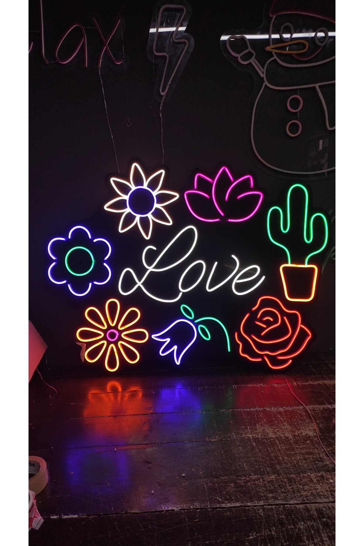 Love Çiçekli - Dekoratif Duvar Aydınlatması Neon Led Yazı Kişisel Odası 100x75 cm