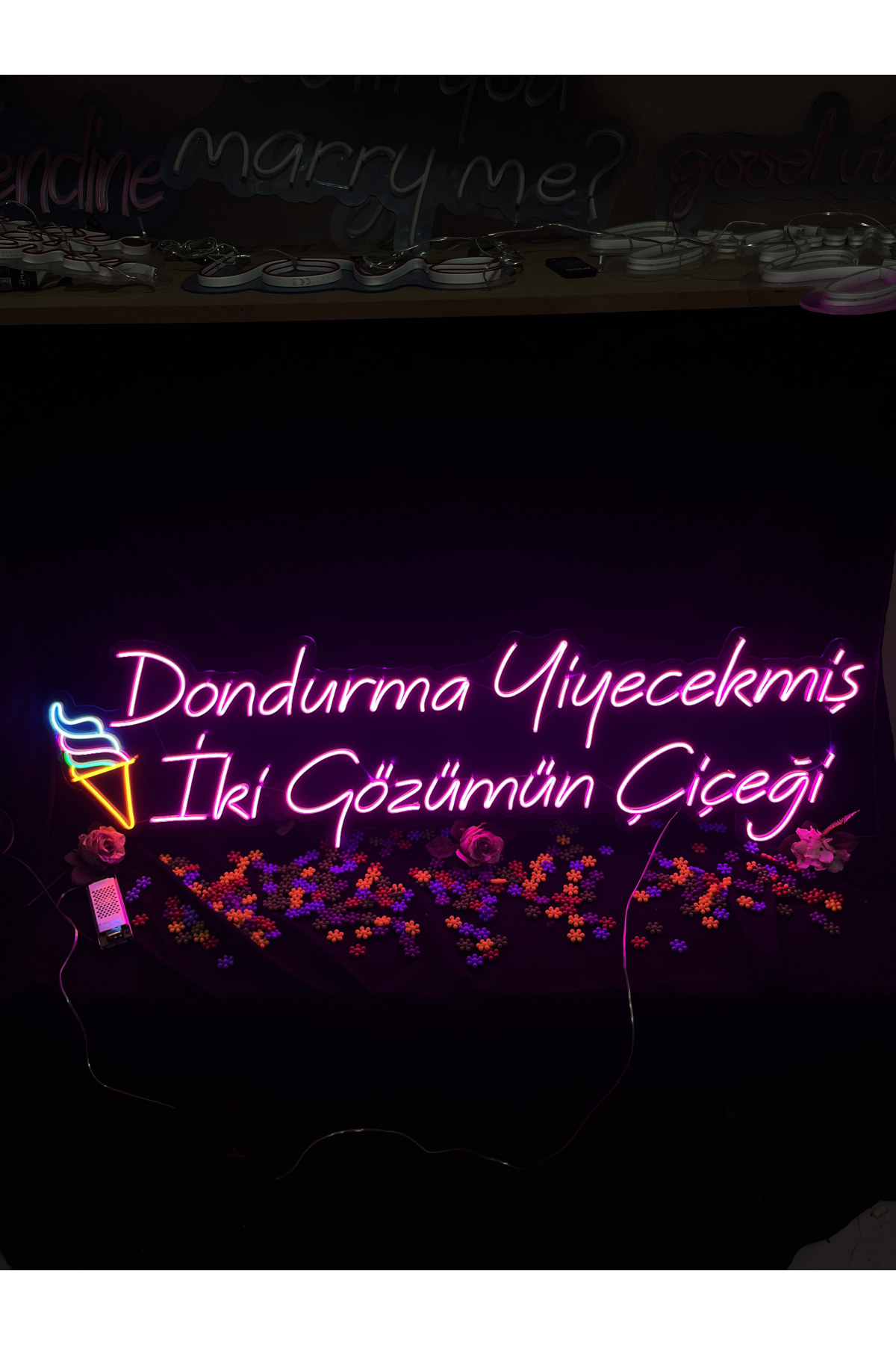 Dondurma Yiyecekmiş İki Gözümün Çiçeği - Dekoratif Duvar Neon Led Yazı Restoran Pastane 150x44 cm