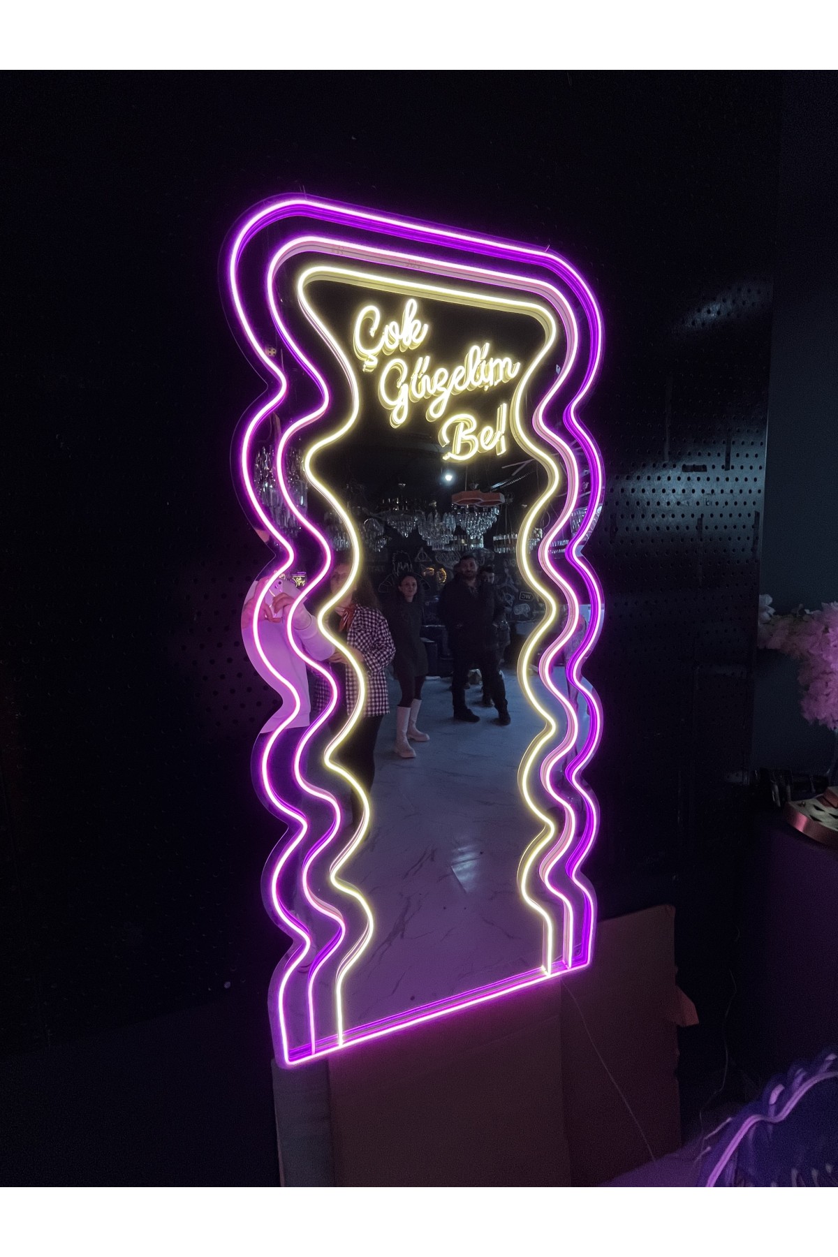 Çok Güzelim Be - Dekoratif Duvar Aydınlatması Neon Led Yazı Pleksi Ayna 71x150 cm