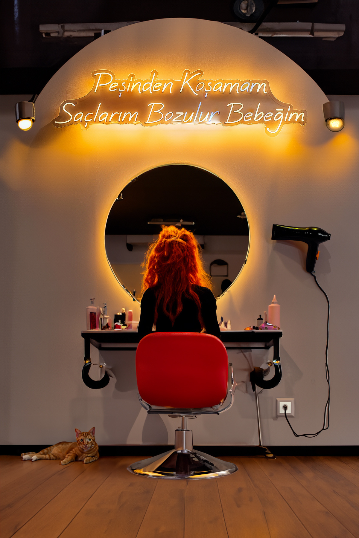 Peşinden Koşamam Saçlarım Bozulur Bebeğim - Dekoratif Duvar Neon Led Yazı Güzellik Merkezi 80x24 cm