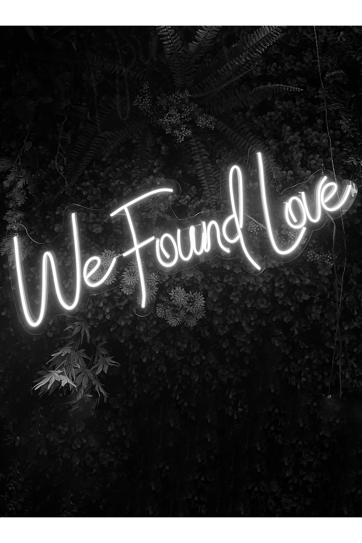 We Found Love Yazılı Neon Led Işıklı Tablo Düğün ve Kutlama Duvar Dekorasyon Ürünleri