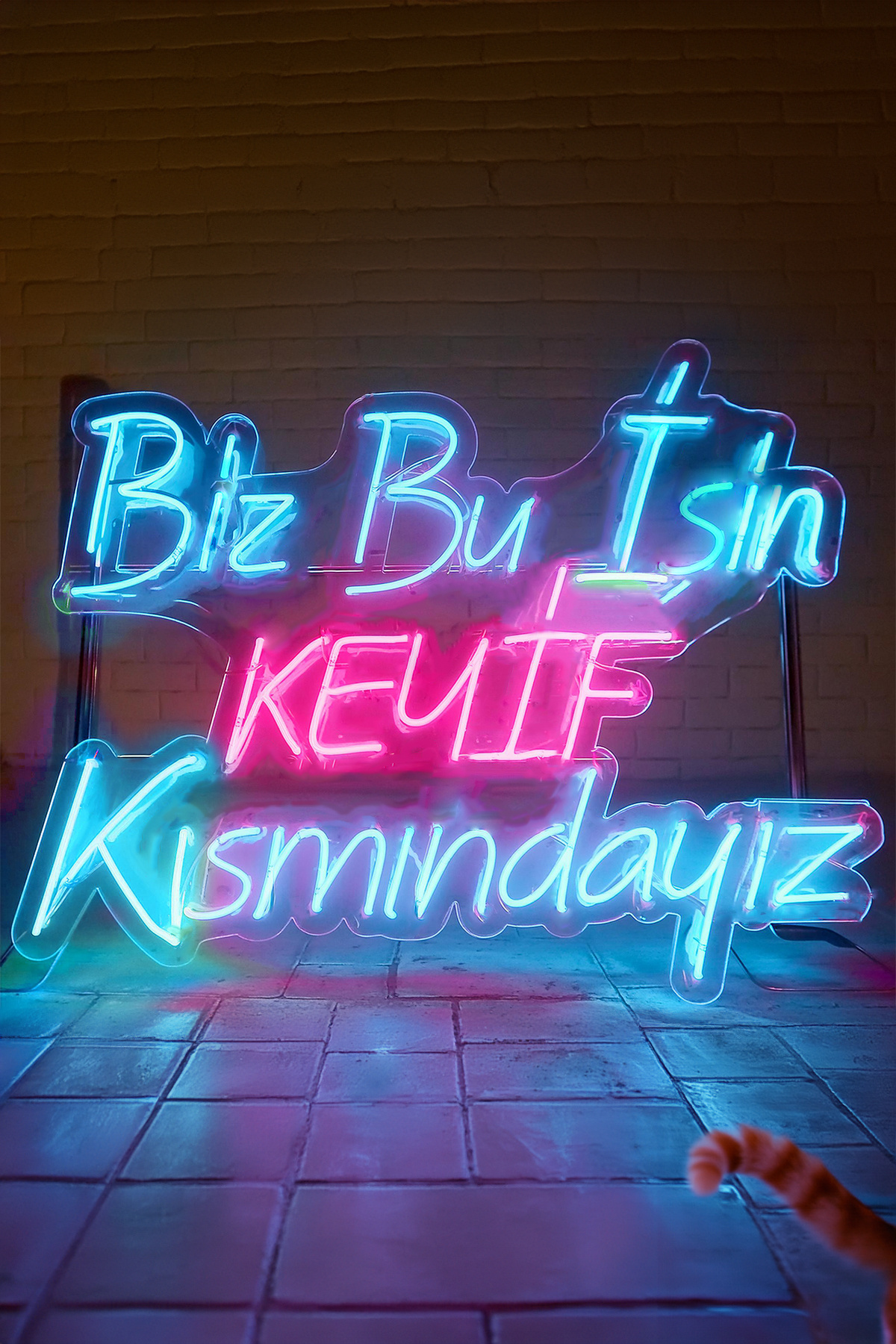 Biz Bu İşin Keyif Kısmındayız Çift Renk - Dekoratif Duvar Neon Led Yazı Bar Club Müzik 79x60 cm