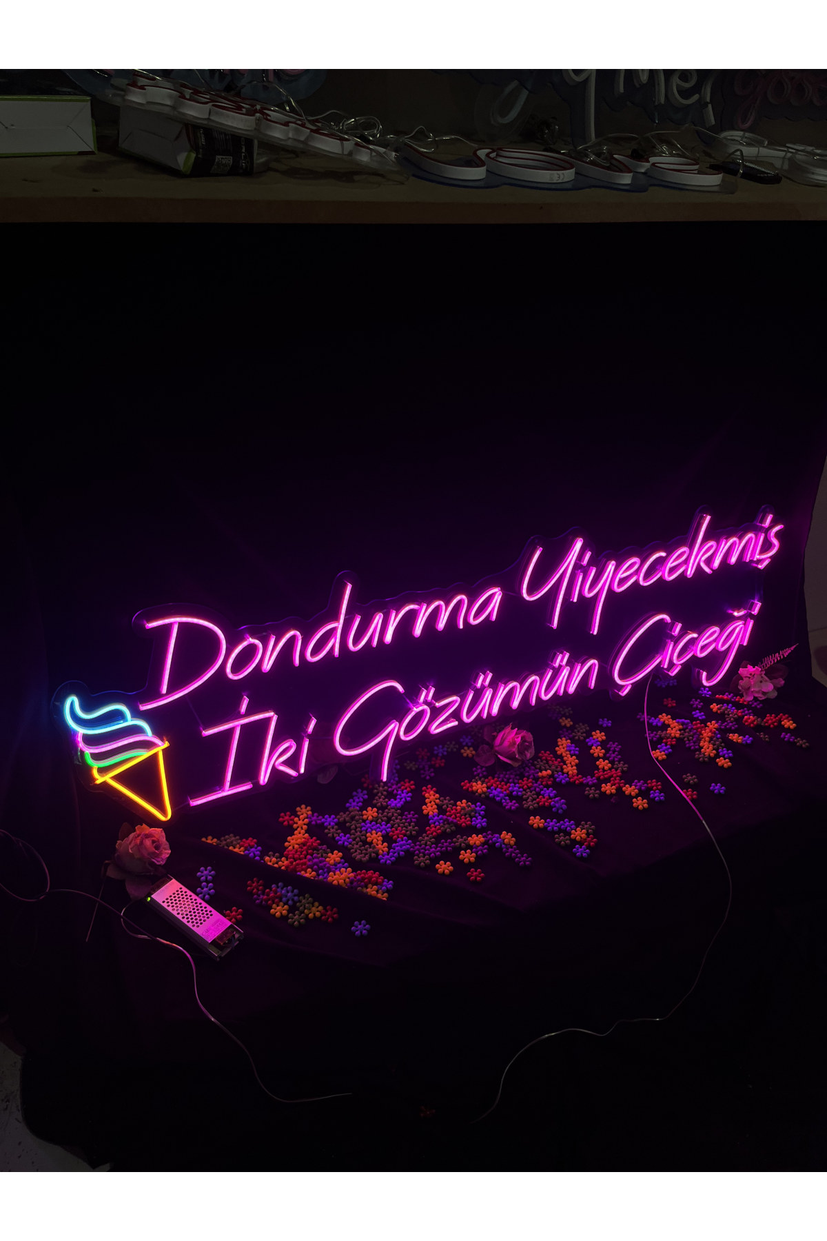 Dondurma Yiyecekmiş İki Gözümün Çiçeği - Dekoratif Duvar Neon Led Yazı Restoran Pastane 150x44 cm