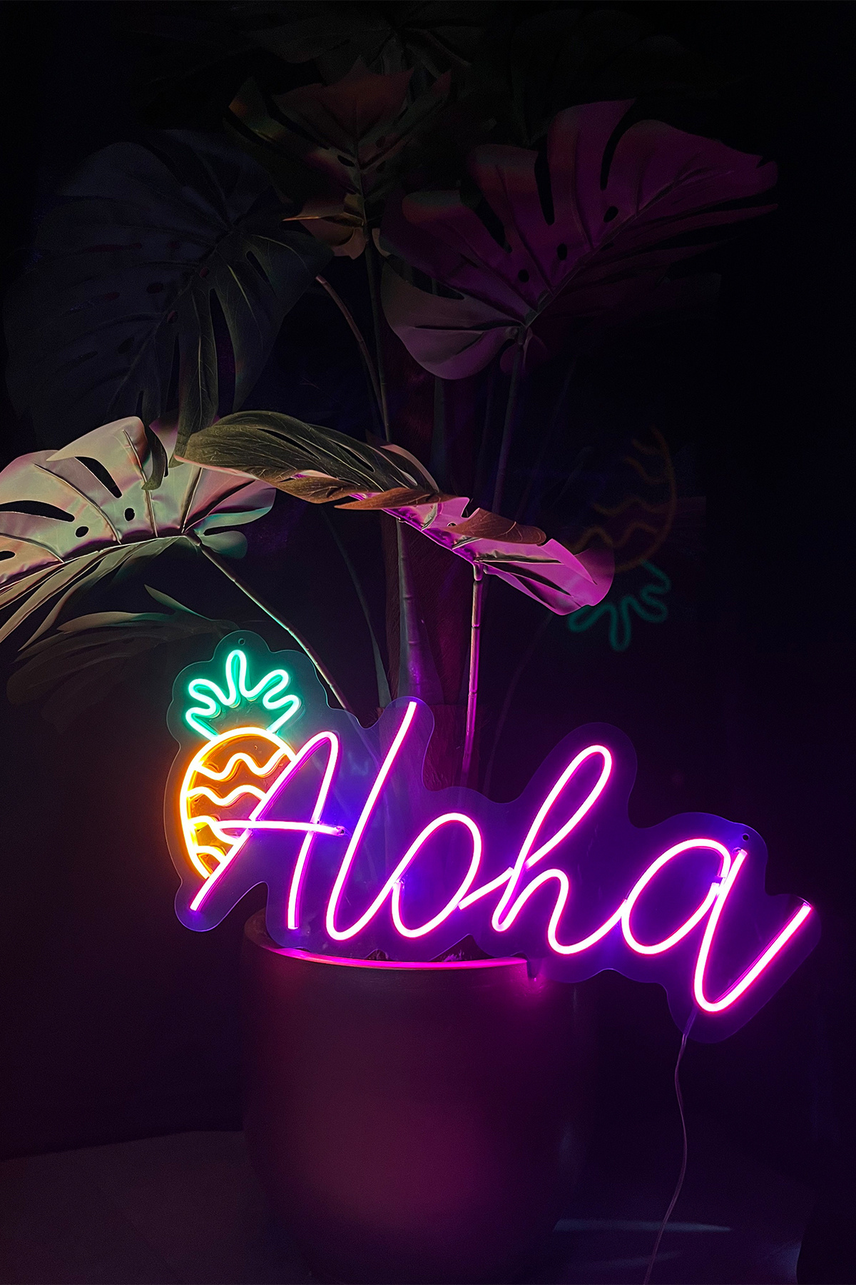 Aloha Yazılı ve Ananas Şeklinde Neon Led Işıklı Tablo Duvar Dekorasyon Ürünleri